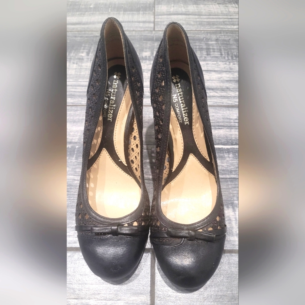 Naturalizer Black Perforated Pumps - Size 6